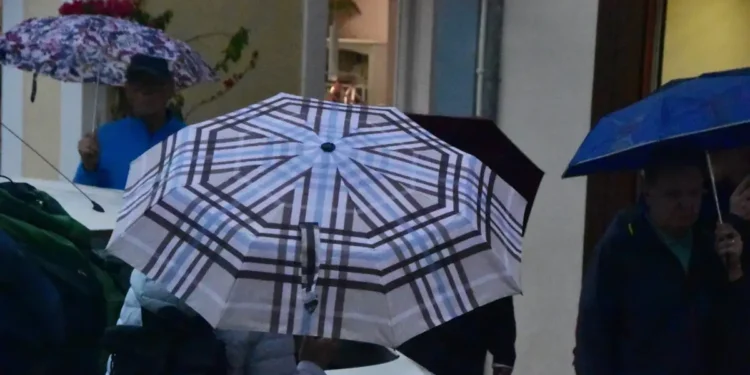 Καιρός Πάσχα: Βροχές σε 12 περιοχές και πτώση της θερμοκρασίας το Μεγάλο Σάββατο – Με ήλιο θα σουβλίσουμε το αρνί