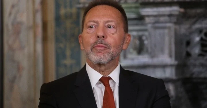 «Καμπανάκι» Στουρνάρα για την ελληνική οικονομία – Ανάγκη για πολιτική σταθερότητα