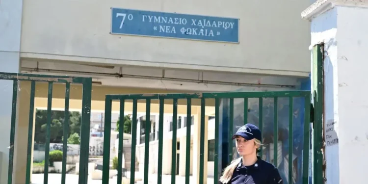 Χαϊδάρι: Αναπάντητα ερωτήματα για την πτώση της 13χρονης από σχολείο – Κρίσιμη παραμένει η κατάστασή της