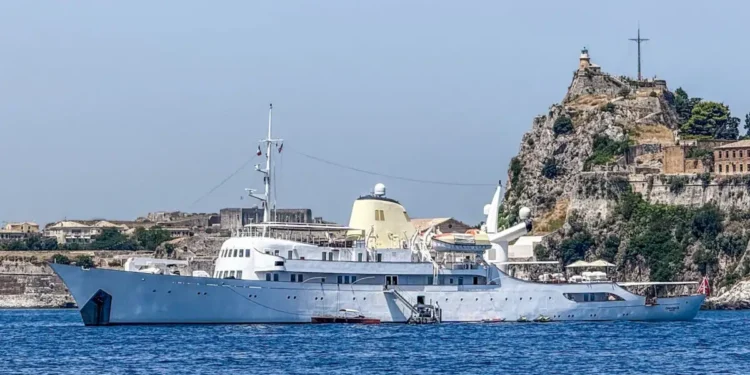 Πωλείται η θρυλική θαλαμηγός «Christina O» που ανήκε στον Αριστοτέλη Ωνάση – Τιμή εκκίνησης τα 52 εκατ. ευρώ