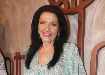 Ζωζώ Σαπουντζάκη: «Δεν γνωρίζει για τον θάνατο του συντρόφου της» – Όσα είπε η συνεργάτιδά της για την κατάσταση της υγείας της