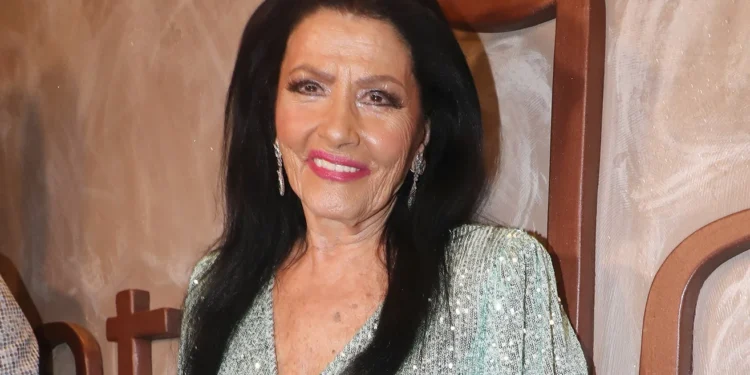 Ζωζώ Σαπουντζάκη: «Δεν γνωρίζει για τον θάνατο του συντρόφου της» – Όσα είπε η συνεργάτιδά της για την κατάσταση της υγείας της