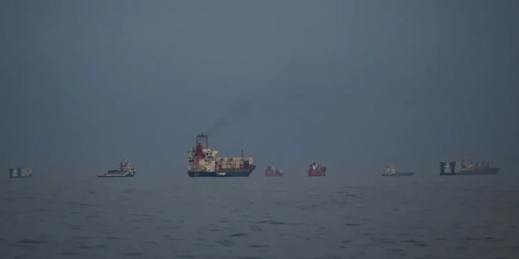 «Όχι σε όρους παράδοσης» απαντά το Ιράν στον Τραμπ – Νέο άλμα για το πετρέλαιο