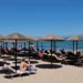 Γέμισαν οι παραλίες της Αττικής – «Ανάσα δροσιάς» για όσους δεν έφυγαν για το τριήμερο του Αγίου Πνεύματος