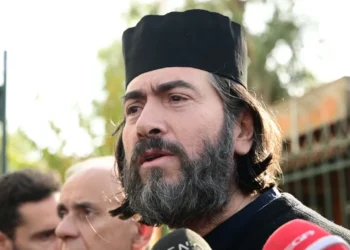 Παραπομπή σε δίκη του πατρός Αντωνίου για τα οικονομικά της Κιβωτού προτείνει ο εισαγγελέας