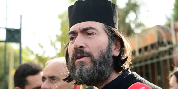Παραπομπή σε δίκη του πατρός Αντωνίου για τα οικονομικά της Κιβωτού προτείνει ο εισαγγελέας