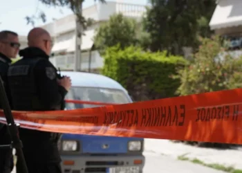 Ηλιούπολη: Νεκρή η μία από τις δύο 17χρονες που έπεσαν από ταράτσα – Σε κρίσιμη κατάσταση η δεύτερη