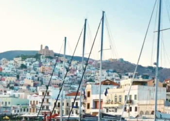 ΑΑΔΕ: Απόβαση της Εφορίας στα νησιά – Drones και «μυστικοί» ελεγκτές στη μάχη κατά της φοροδιαφυγής