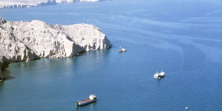 Πώς το κλείσιμο των Στενών του Ορμούζ «απειλεί» την Ελλάδα – Αυξήσεις έως 9,5% στα τρόφιμα