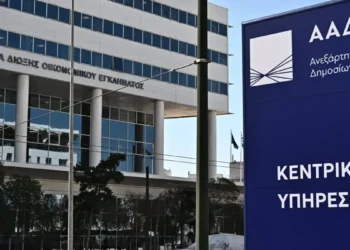 ΦΠΑ: Νέα «όπλα» στα χέρια της ΑΑΔΕ για να κλείσει το κενό των 2,5 δισ. ευρώ