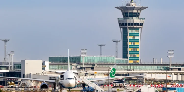 Οι αεροπορικές εταιρείες πρέπει να αποζημιώνουν επιβάτες για ακυρώσεις λόγω των καυσίμων, είπε ο Τζιτζικώστας στους FT