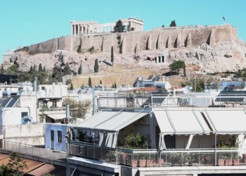 Καβγάδες για τα Airbnb στις πολυκατοικίες: Όταν οι γείτονες καταλήγουν στα δικαστήρια