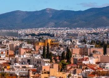 Κοινωνική αντιπαροχή: Πώς θα αξιοποιηθούν τα κρατικά ακίνητα μέσω συνεργασιών με ιδιώτες