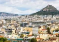 Η Ευρώπη ετοιμάζει σχέδιο για το στεγαστικό: Τα 794.000 κλειστά σπίτια στην Ελλάδα και τα παραδείγματα άλλων χωρών