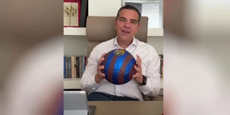 Αλέξης Τσίπρας: Στα χρώματα της Μπαρτσελόνα το νέο του κόμμα – «Το μπλε για την πατρίδα, το κόκκινο για τους αγώνες μας»