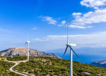 Φθηνότερο ρεύμα υπόσχονται οι ΑΠΕ – Μείωση κόστους παραγωγής κάτω από 50 ευρώ/MWh προβλέπει έρευνα