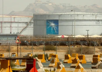 Aramco: Η αγορά πετρελαίου δεν θα αποκατασταθεί πριν το 2027 αν τα Στενά του Ορμούζ μείνουν κλειστά
