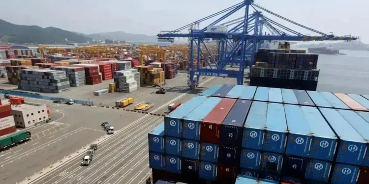 Εμπορικό έλλειμμα: Άνοιξε η «ψαλίδα» κατά 14,3% τον Φεβρουάριο παρά τη χαμηλότερη πίεση από τα καύσιμα