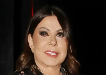 Άντζελα Δημητρίου: Έσωσα έναν άγνωστο άντρα από τη φυλακή λόγω χρεών και μετά τον έβαλα στην ΕΡΤ