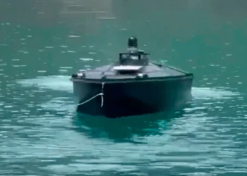 Ψάχνουν στο… διάστημα την ταυτότητα του θαλάσσιου drone που βρέθηκε στη Λευκάδα: Το κάτοπτρο, το router και τα μέτρα επιτήρησης