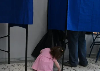 Δημοσκόπηση Real Polls: Στο 27,5% η ΝΔ, στο 16,1% ο Τσίπρας, στο 13,1% η Καρυστιανού και μονοψήφιο για το ΠΑΣΟΚ