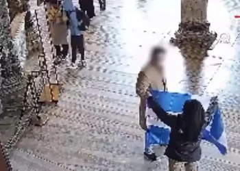 Αγία Σοφία: Ποινή φυλάκισης με αναστολή οι Έλληνες που άνοιξαν τη σημαία – Ελεύθεροι να επιστρέψουν στη χώρα