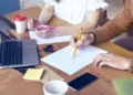Από την ανάκαμψη στην παραγωγικότητα για υψηλότερους μισθούς η επόμενη μάχη της οικονομίας