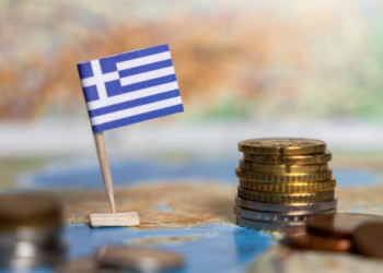Κομισιόν: «Πρωταθλήτρια» δημοσιονομικής επέκτασης η Ελλάδα το 2026