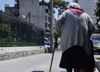 Χίος: Νέα υπόθεση κακοποίησης ηλικιωμένης από οικιακή βοηθό – Της έδινε χάπια και τη χτυπούσε