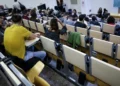 Τέλος στο όνειρο του Δημοσίου, στροφή στα τεχνικά επαγγέλματα; Οι «πονοκέφαλοι» των γονέων στον δρόμο για τις Πανελλαδικές, νέα έρευνα