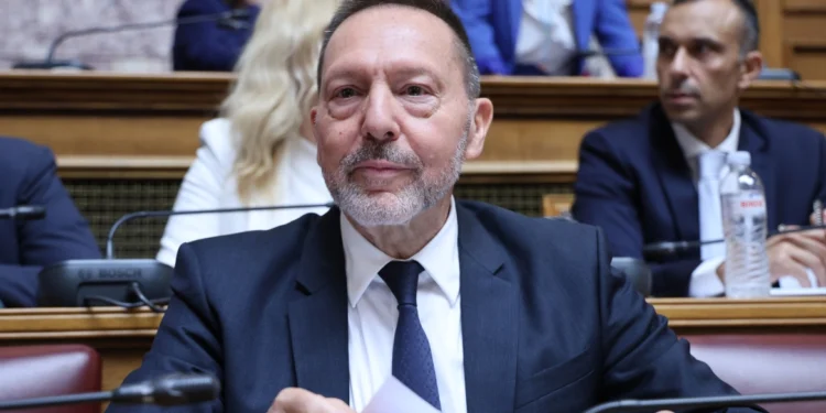 Βουλή: Ανανεώθηκε για τρίτη φορά η θητεία του Γιάννη Στουρνάρα στην Τράπεζα της Ελλάδος