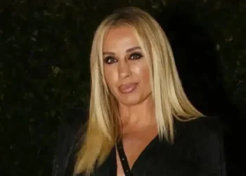 Γωγώ Μαστροκώστα: «Εύχομαι να κάνει ένα θαύμα ο Θεός» λέει η κουμπάρα της