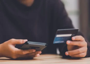Ευρωζώνη: Οι ψηφιακές πληρωμές «εξαφανίζουν» τα μετρητά
