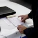 Προειδοποίηση της ΕΛΑΣ για απάτες με δήθεν κλήσεις της τροχαίας, τα μηνύματα που στέλνουν οι απατεώνες
