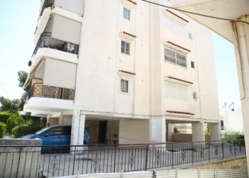 Ηλιούπολη: Το σημείωμα που βρέθηκε μετά την πτώση των δύο 17χρονων κοριτσιών στο κενό – «Άκουσα ένα μακρόσυρτο ‘ααα’ και έναν δυνατό κρότο» λέει αυτόπτης μάρτυρας