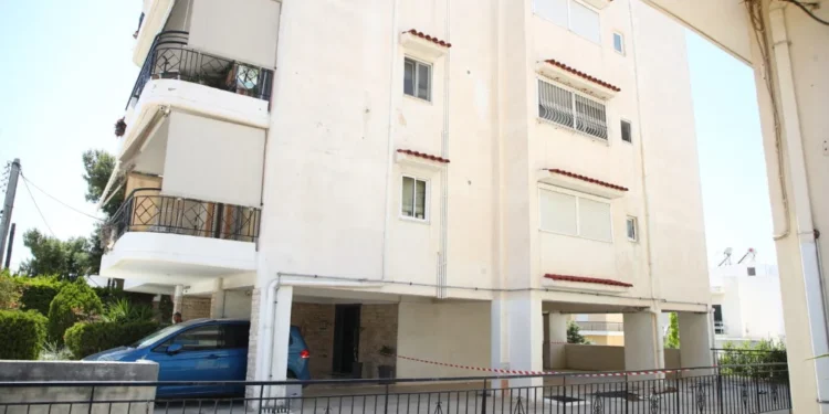 Ηλιούπολη: Το σημείωμα που βρέθηκε μετά την πτώση των δύο 17χρονων κοριτσιών στο κενό – «Άκουσα ένα μακρόσυρτο ‘ααα’ και έναν δυνατό κρότο» λέει αυτόπτης μάρτυρας