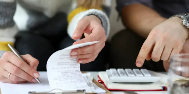ΟΟΣΑ: Πρωτιά της Ελλάδας με αύξηση 3,3% στο κατά κεφαλήν εισόδημα νοικοκυριών
