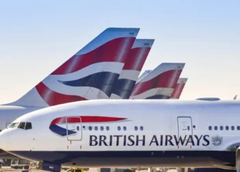 Η British Airways αυξάνει τις τιμές στα εισιτήρια λόγω του ράλι των αεροπορικών καυσίμων που της στοιχίζει 2 δισ. ευρώ επιπλέον