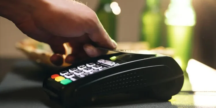 Φοροδιαφυγή: Στο μικροσκόπιο της ΑΑΔΕ τα POS και η διασύνδεση με τις ταμειακές μηχανές