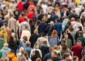 Μέτρα 800 εκατ. ευρώ για Airbnb, ενοίκια, συνταξιούχους και οφειλέτες – Τι περιλαμβάνει το πολυνομοσχέδιο του ΥΠΕΘΟ