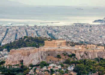 Εαρινές προβλέψεις Κομισιόν: Φρενάρει η ανάπτυξη στο 1,8% με άλμα του πληθωρισμού στο 3,7% στην Ελλάδα