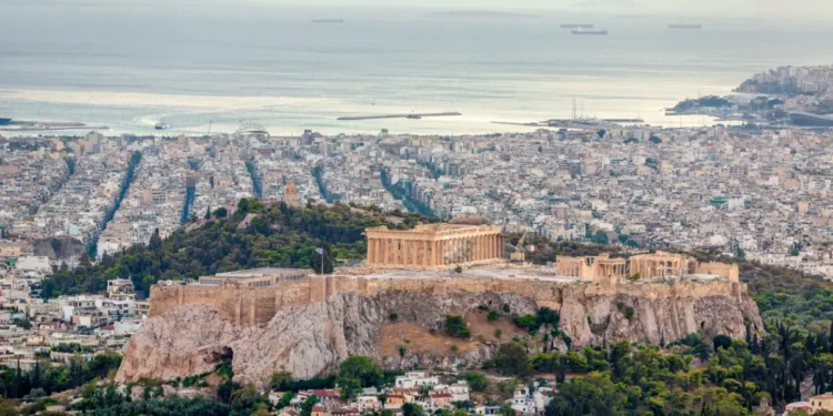Εαρινές προβλέψεις Κομισιόν: Φρενάρει η ανάπτυξη στο 1,8% με άλμα του πληθωρισμού στο 3,7% στην Ελλάδα