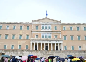 Καιρός σήμερα: Βροχές σε Αττική και Θεσσαλονίκη – Άνεμοι στα 6 μποφόρ στο Αιγαίο