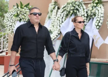 Κηδεία Γωγώς Μαστροκώστα: Σπαραγμός στο «τελευταίο αντίο» – Όλη η ελληνική showbiz ήταν εκεί