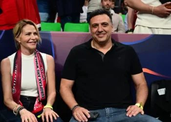 Τζένη Μπαλατσινού και Βασίλης Κικίλιας μαζί στο «T-Center» για τον μεγάλο τελικό του Final Four της Euroleague