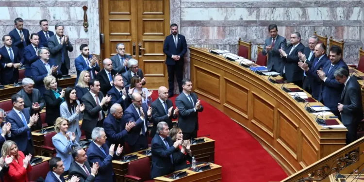 Κρίσιμη συνεδρίαση της ΚΟ της ΝΔ: Οι «ανησυχούντες» ομιλητές, η «κόκκινη γραμμή» του Μαξίμου και η Συνταγματική Αναθεώρηση