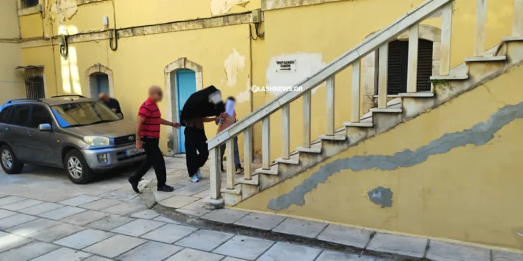 Κακοποίηση 3χρονης στην Κρήτη: Προφυλακιστέοι η 25χρονη μητέρα και ο σύντροφός της – Τι υποστήριξαν στις απολογίες τους