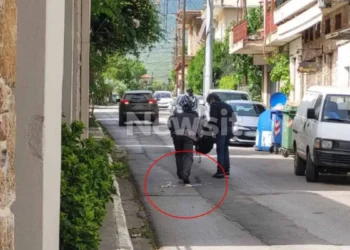Τιθορέα: Με χειροβομβίδες και καλάσνικοφ «πιάστηκαν» οι ληστές της τράπεζας – Εγκλωβίστηκαν σε δρόμο του Αλεποχωρίου και συνελήφθησαν