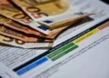 Λογαριασμοί ρεύματος: Κίνδυνος για νέες «μόνιμες» αυξήσεις – Τι αναφέρει η ΠΟΜΙΔΑ