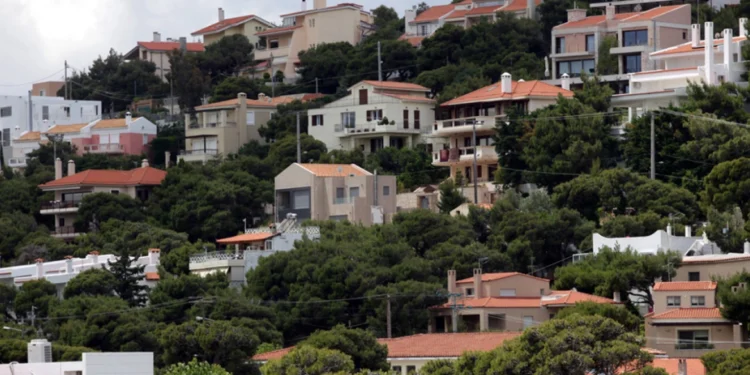 Ακίνητα: «Ξεπαγώνουν» χιλιάδες αγοραπωλησίες και γονικές παροχές που μπλόκαραν στα δασαρχεία